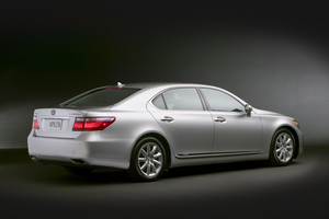 Lexus LS 600h Longo