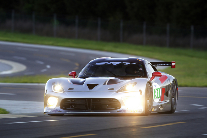 SRT Viper GTS-R