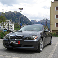 BMW 330xi (US)