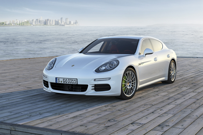 La Panamera S E-Hybrid définit de nouvelles références en matière d’efficacité, de performance et de confort d’utilisation 