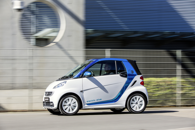 O smart fortwo Electric Drive tem um som artificial que aumenta à medida que o o condutor pressiona mais o acelerador