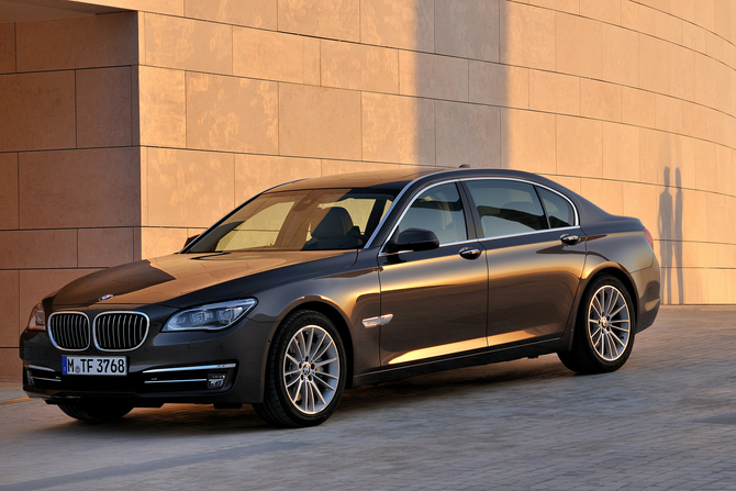 BMW revela o facelift do Série 7