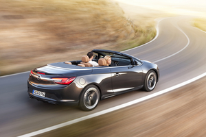 Affiché à partir de 34 950 euros, l’Opel Cascada Cosmo Pack donne accès au 1,6 litre SIDI Turbo de 125 kW/170 ch 