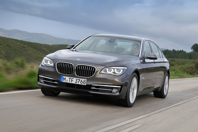 BMW revela o facelift do Série 7