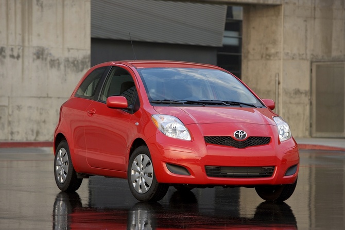 Toyota Yaris Liftback 3-Door MT