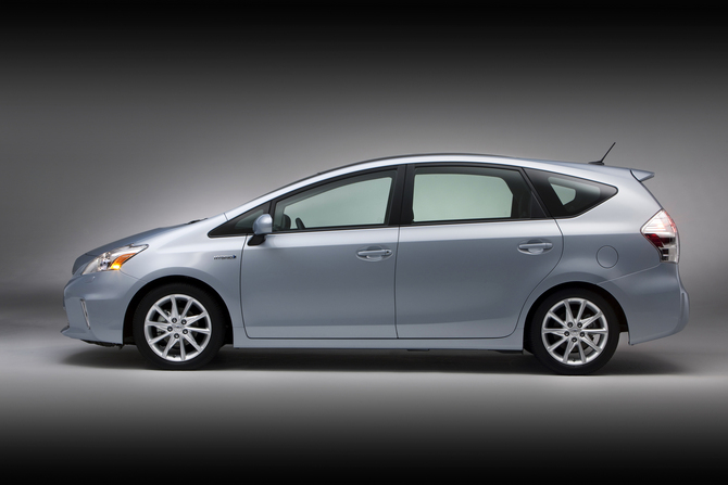 Toyota Prius v