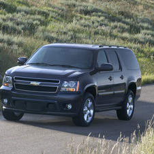 Chevrolet Suburban LS 1500 4WD