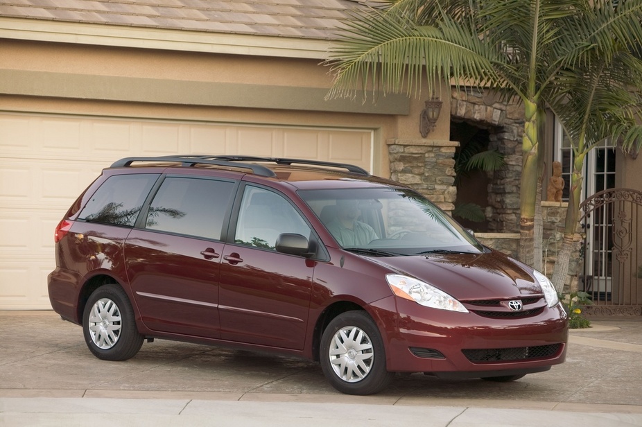 Toyota Sienna LE FWD with 8 Passenger Seating