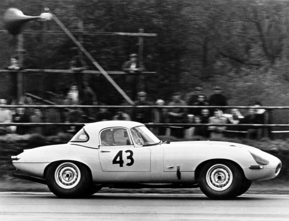 The initial goal of the project that started in 1963 was to produce a dozen and a half special versions of competition for the GT category