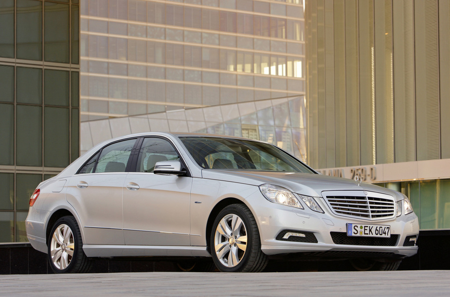 Mercedes-Benz E 200 CGI BlueEfficiency Auto