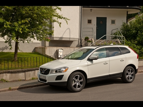 Volvo gives XC60 New and Upgraded Engines for 2012