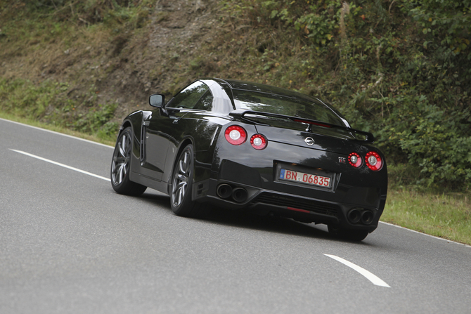 Nissan GT-R (R35) Black Edition