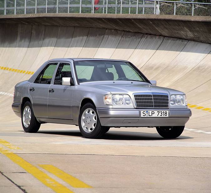 Mercedes-Benz 200 D AT