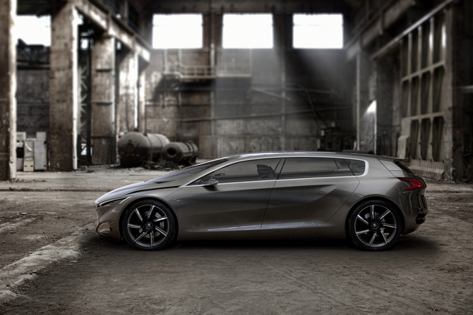 Peugeot HX1 Concept Pushes Avant-Garde Design with Plug-in Hybrid Engine