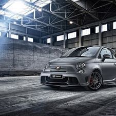 Weltpremiere des Abarth 695 biposto in Genf