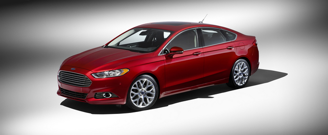 New Ford Fusion: first gasoline, hybrid and plug-in hybrid sedan