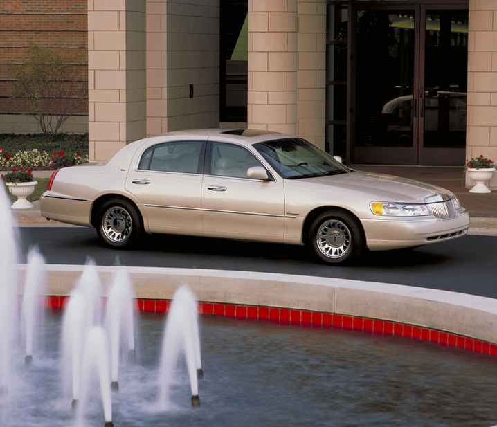 Lincoln Town Car Signature