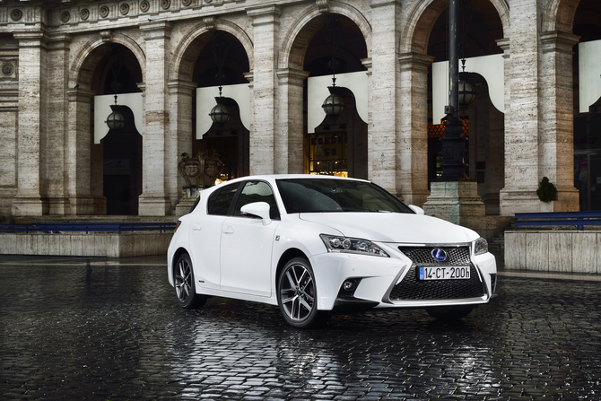 Lexus CT200h