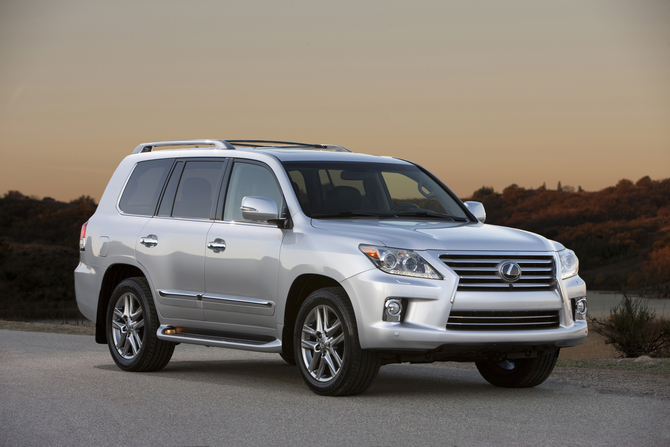 Lexus LX570 Gets New Lexus Nose and Extra Tech