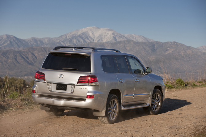 Lexus LX570 Gets New Lexus Nose and Extra Tech