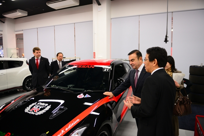 Carlos Gosh esteve presente na inauguração da nova fábrica da Nismo