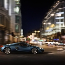 Due to the new rear structure, the 570GT weighs 1350kg, 37kg more than the 570S, 1313kg