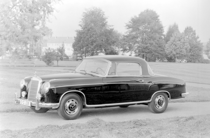 Mercedes-Benz 220 SE Cabriolet