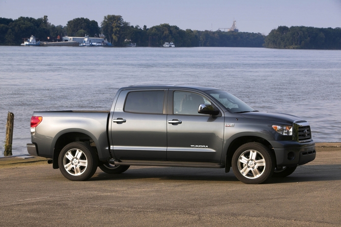 Toyota Tundra CrewMax 4X2 SR5 4.7L