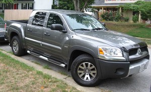 Mitsubishi Raider LS Extended Cab 2WD MT