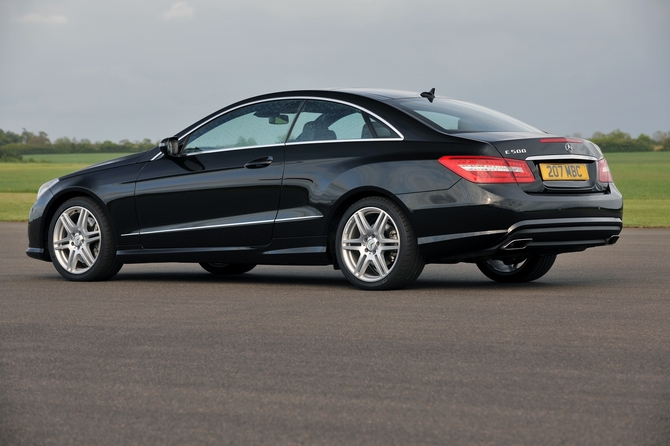 Mercedes-Benz E 300 BlueEfficiency Coupé Elegance