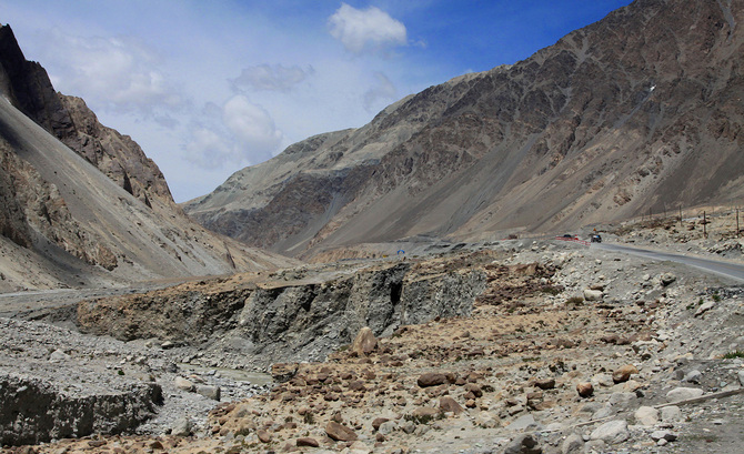 Karakoram Highway, Pakistan and China