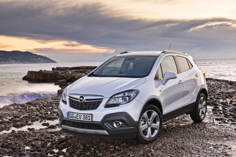 Bien que mesurant 4,28 mètres seulement, l’Opel Mokka peut accueillir cinq personnes.