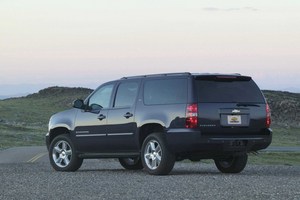 Chevrolet Suburban LS 2500 2WD