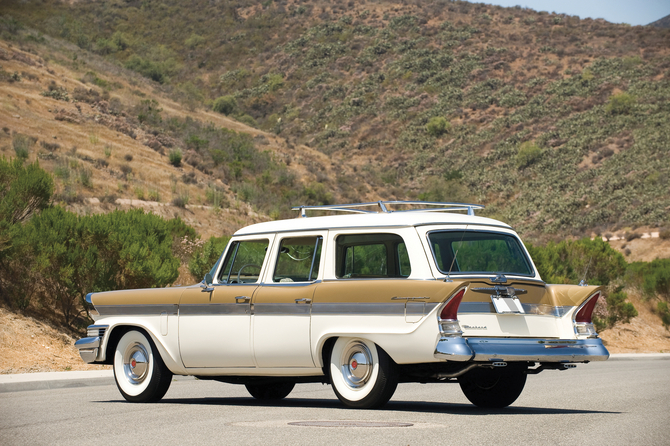 Packard Clipper Country Sedan