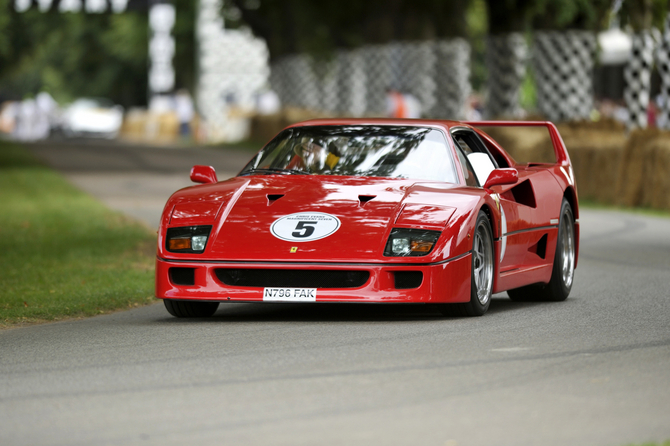 Ao longo da sua produção o F40 era o Ferrari mais potente, mais caro e mais rápido à venda