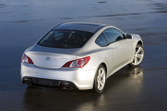 Hyundai Genesis Coupé 2.0T Manual