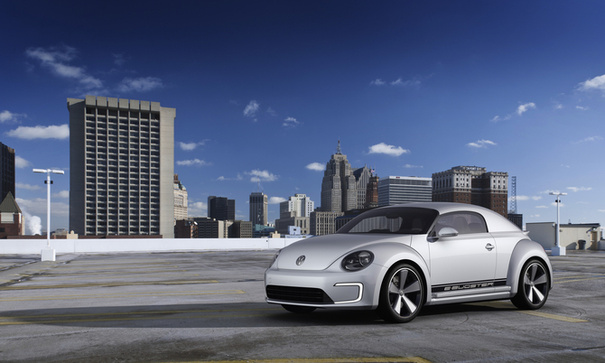 VW electrifies NAIAS with E-Bugster and Jetta Hybrid