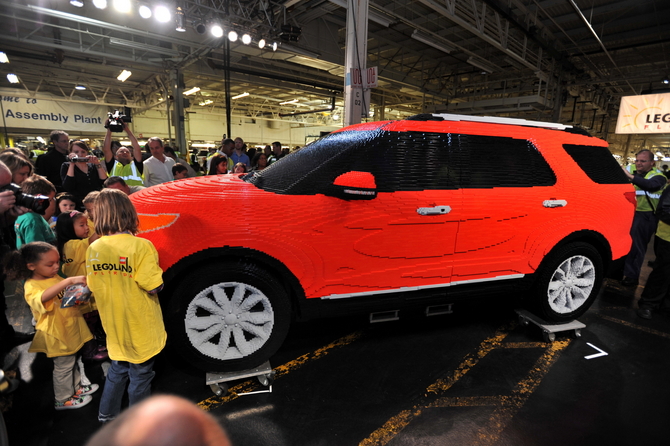 Ford Explorer Recreated in Lego