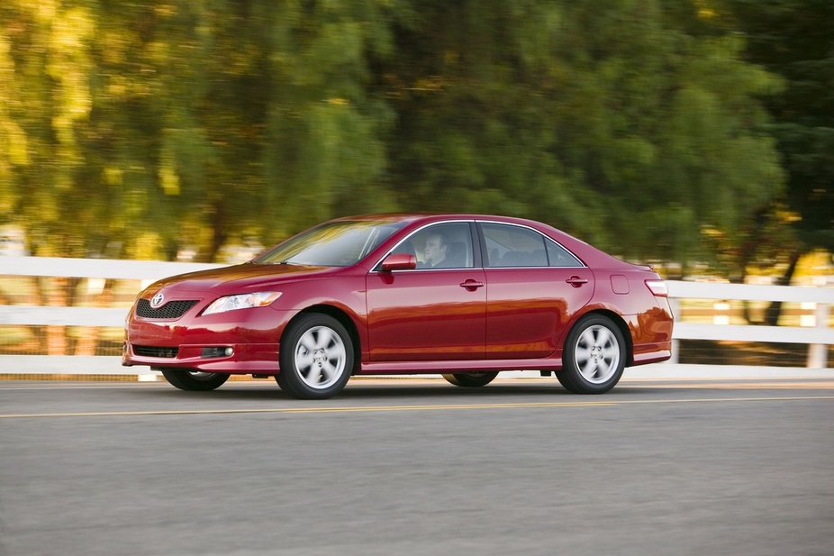 Toyota Camry SLE 5-Spd AT