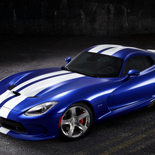 O Viper GTS em azul e branco esconde as linhas da nova geração e faz com que se pareça mais à anterior