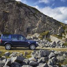 O carro passa a ter o nome Discovery na frente em vez de Land Rover