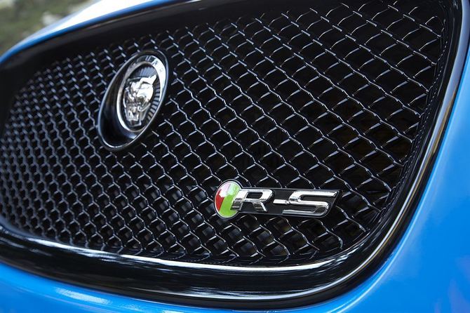 Detalhe da frente do Jaguar XFR-S