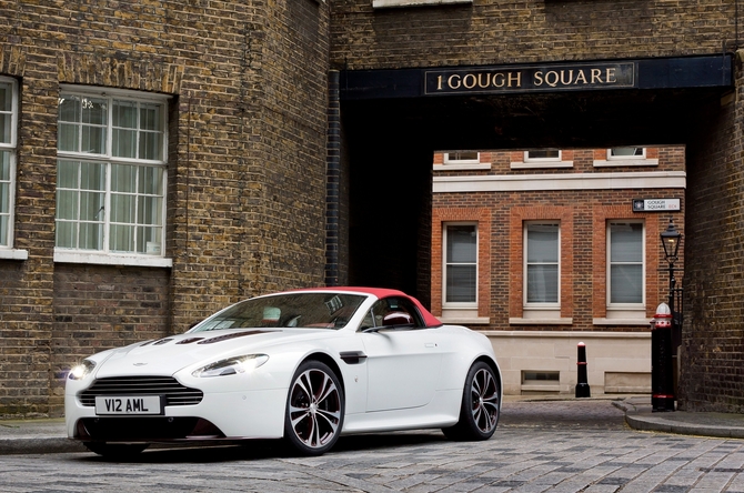 Aston Martin V12 Vantage Roadster