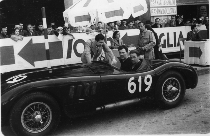 Em 1952, Moss e Dewis conduziram na Mille Miglia o C-Type com travões de disco