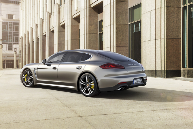 Neues Top-Modell der Gran Turismo-Modellreihe: der Porsche Panamera Turbo S