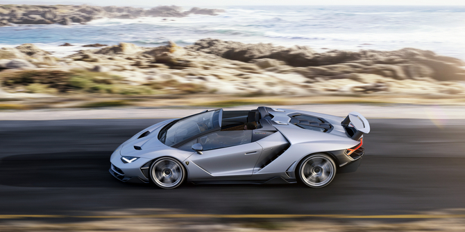 O Centenario Roadster e Coupé foram criados para comemorar o 100º aniversário do fundador da marca italiana, Ferruccio Lamborghini