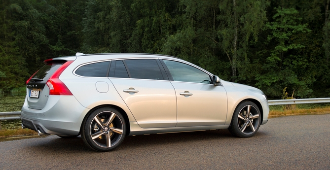 Volvo V60 D2 R-Design Momentum