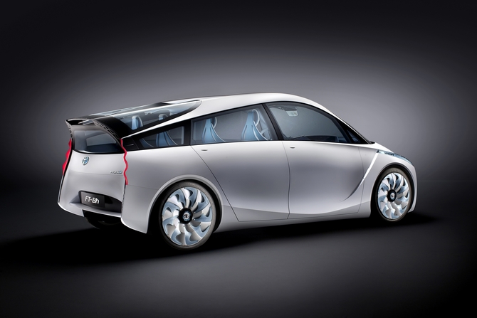 Toyota FT-Bh Shows Future of Light Weight, 49g/km B-Segment