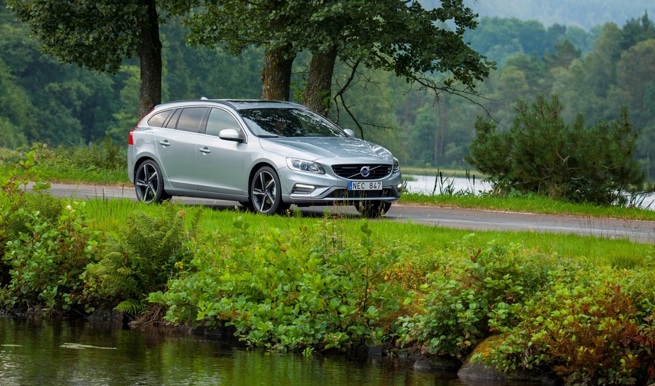 Volvo V60 T6 R-Design Momentum Geartronic