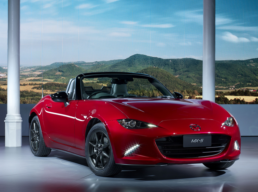 Mazda a conçu ce modèle MX-5 avec l’espoir de lui conférer une présence allant audelà de son existence en tant que véhicule. 